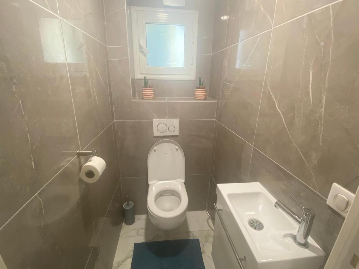 Апартаменты 3 Pieces Climatise En Rez De Jardin Avec Piscine Вильнёв-Лубе Экстерьер фото
